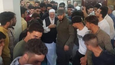 Photo of قائد عزم يعتلي منبر الجامع الكبير في اعزاز، ويحذّر من هذا الخطر!